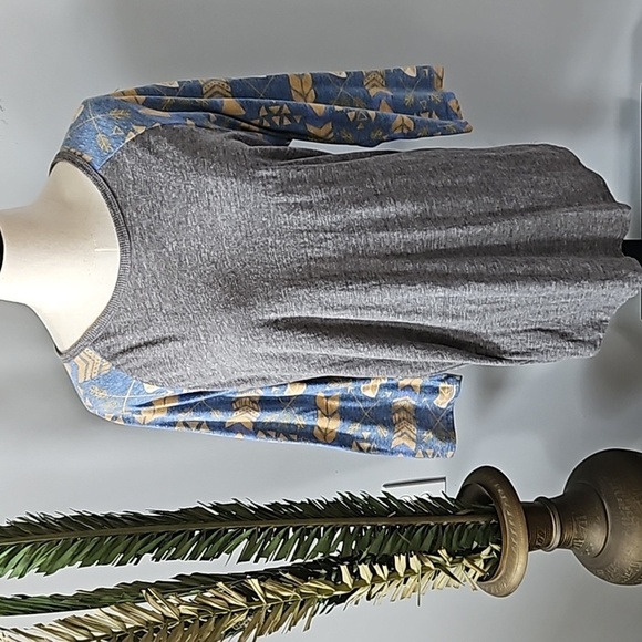 LuLaRoe Randy Gray Body with Blue and Gold Arrow 3/4 Length Sleeves Baseball Tee - Picture 3 of 14
